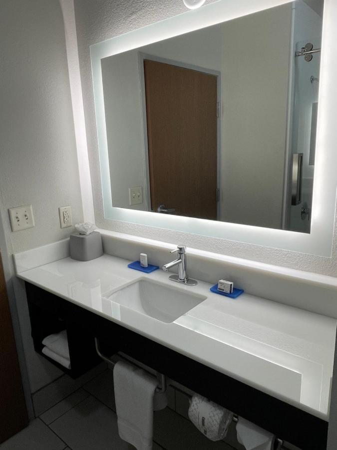 Holiday Inn Express Hotel & Suites Las Vegas By Ihg Dış mekan fotoğraf